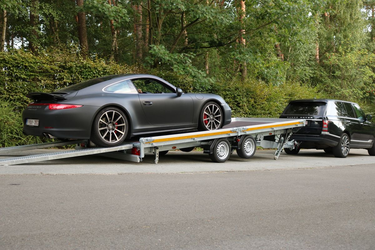 Fahrzeugtransporter von Monschein Anhänger