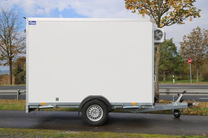 BLYSS Coolbox FK1330 als gebremster Einachser mit 1.300 kg Gesamtgewicht