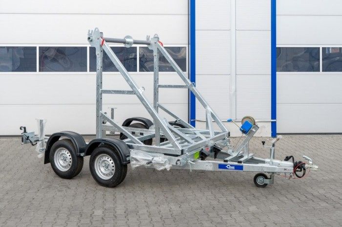 BLYSS Kabeltrommeltransporter 3000 auf Tandemachse in der Seitenansicht