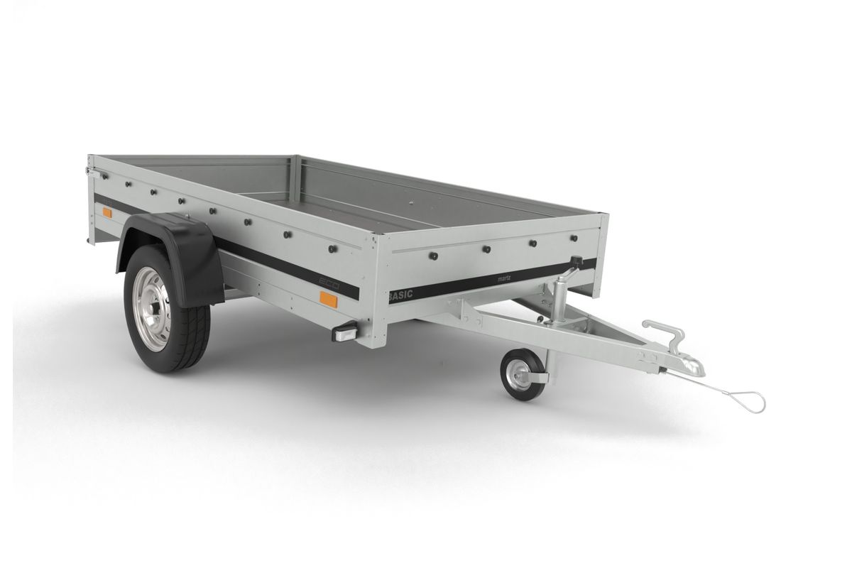 Martz BASIC 230 Tieflader in der Ansicht schräg von vorne mit V-Deichsel und Stützrad