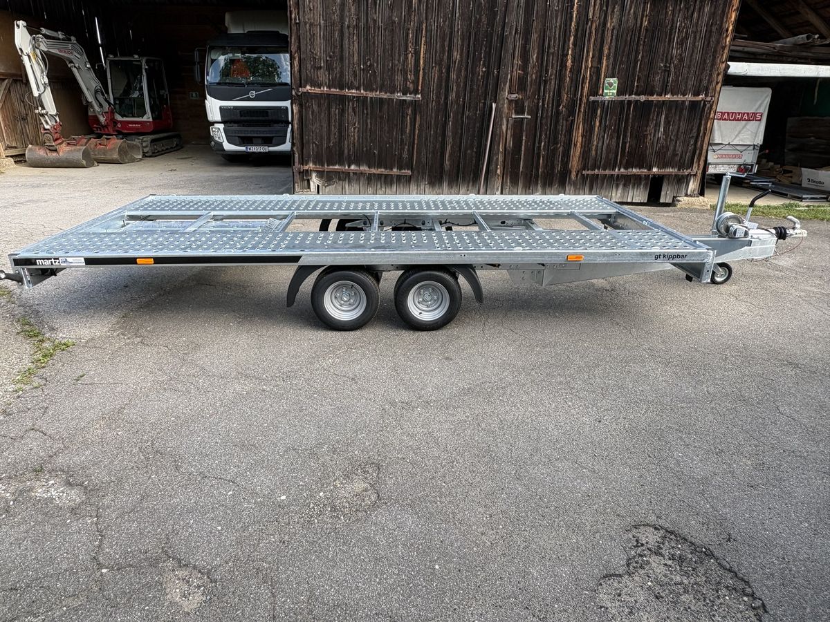 Feuerverzinkter Autotransporter, Seitenansicht