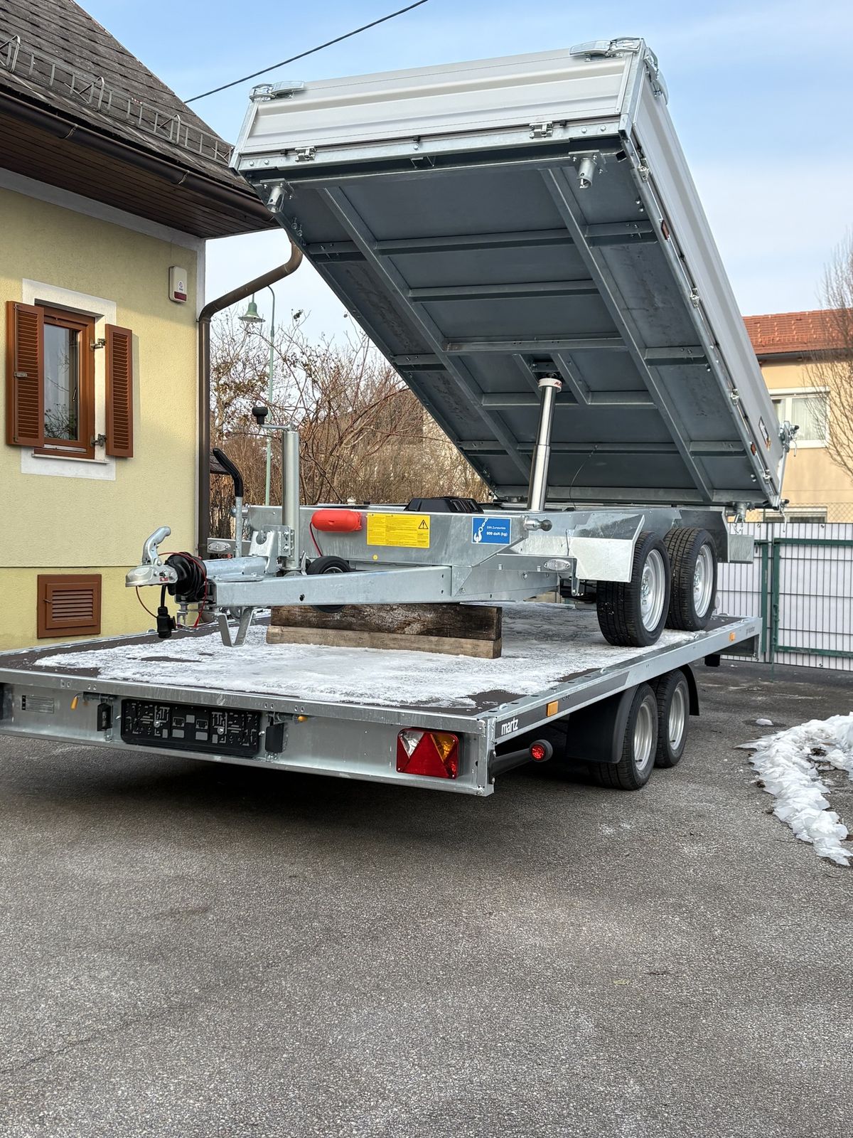 Tandem-Kipper von Monschein Anhänger, Seitenansicht