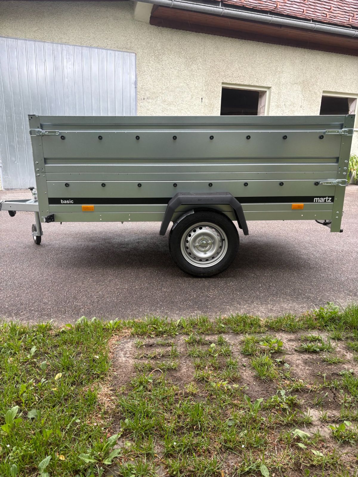 Martz Basic 230 230x126x70cm Set Aktion 400mm Aufsatzbordwände & Flachplane – Seitenansicht links